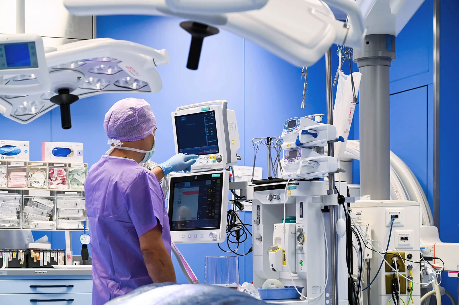 Moderner Operationssaal der Swiss Central Clinic Zürich